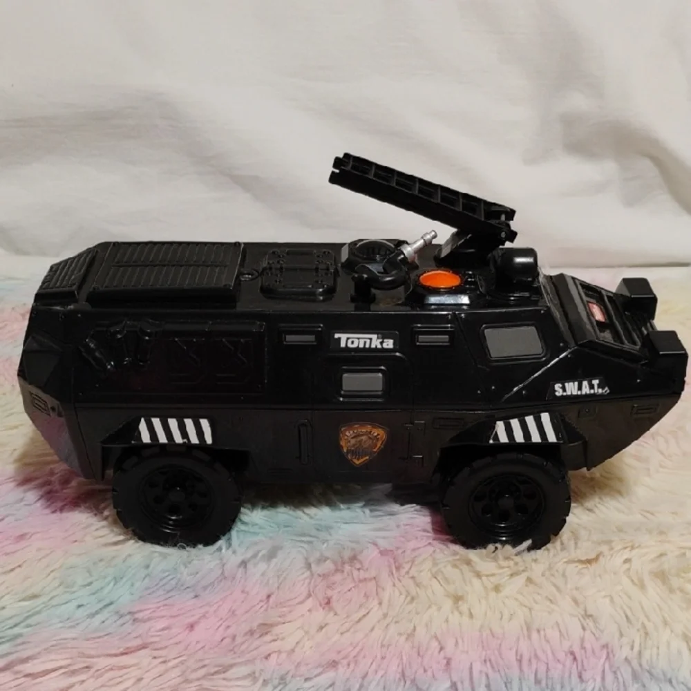 (#50) 2014 Tonka Black S.W.A.T. Tactical Armored Vehicle Toy Works Great